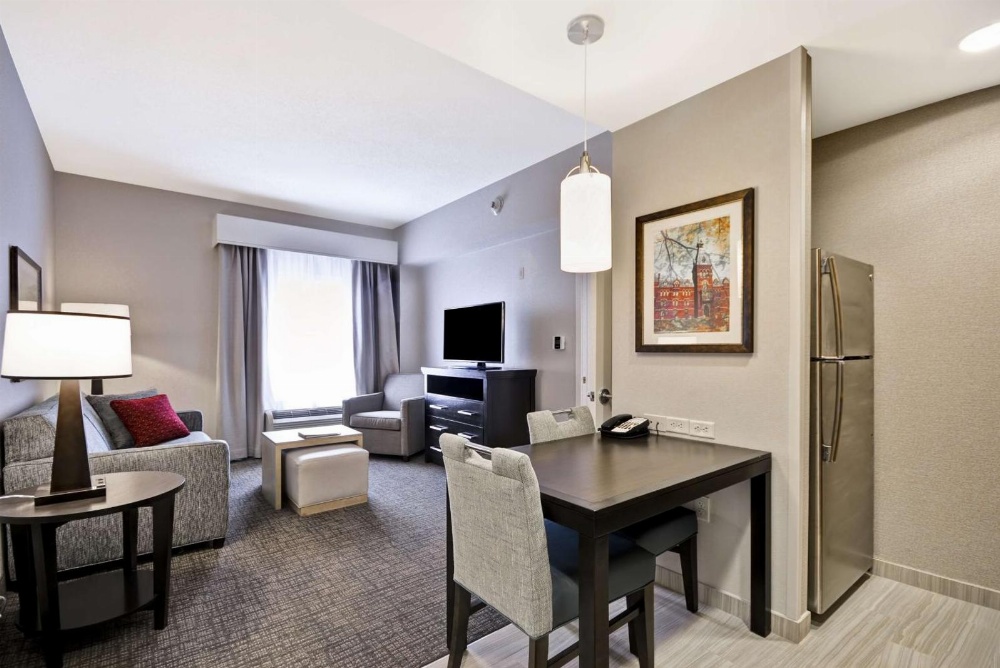 Two-Bedroom Suite with Tub - Mobility Access/Non-Smoking